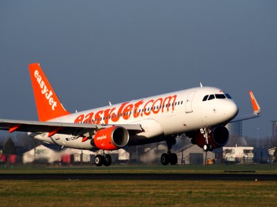 G-EZWS easyJet Airbus A320-214(WL), landing at Schiphol (AMS - EHAM), Netherlands, pic1