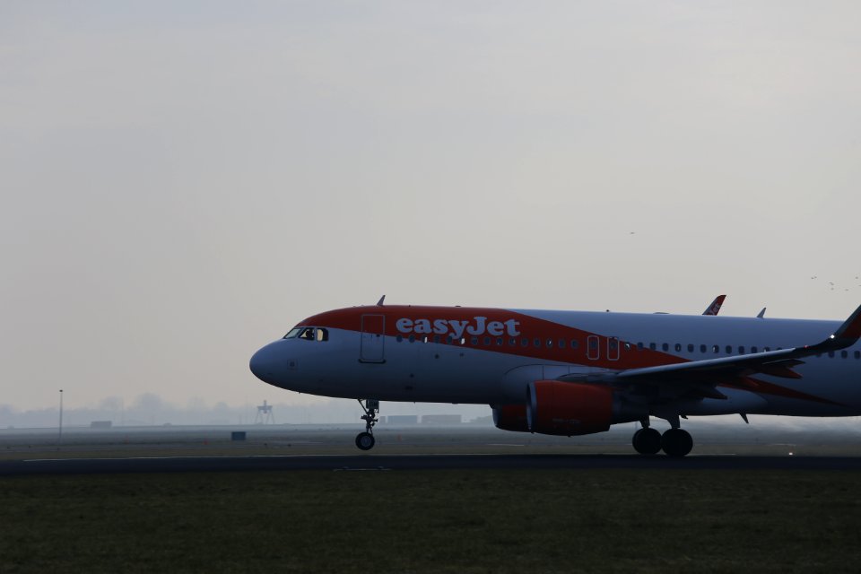 G-EZOM EHAM 1