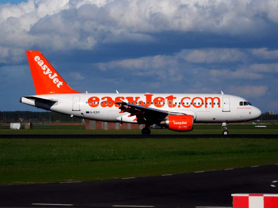G-EZIY, landing at Schiphol (AMS - EHAM), The Netherlands, 06May2014 pic2