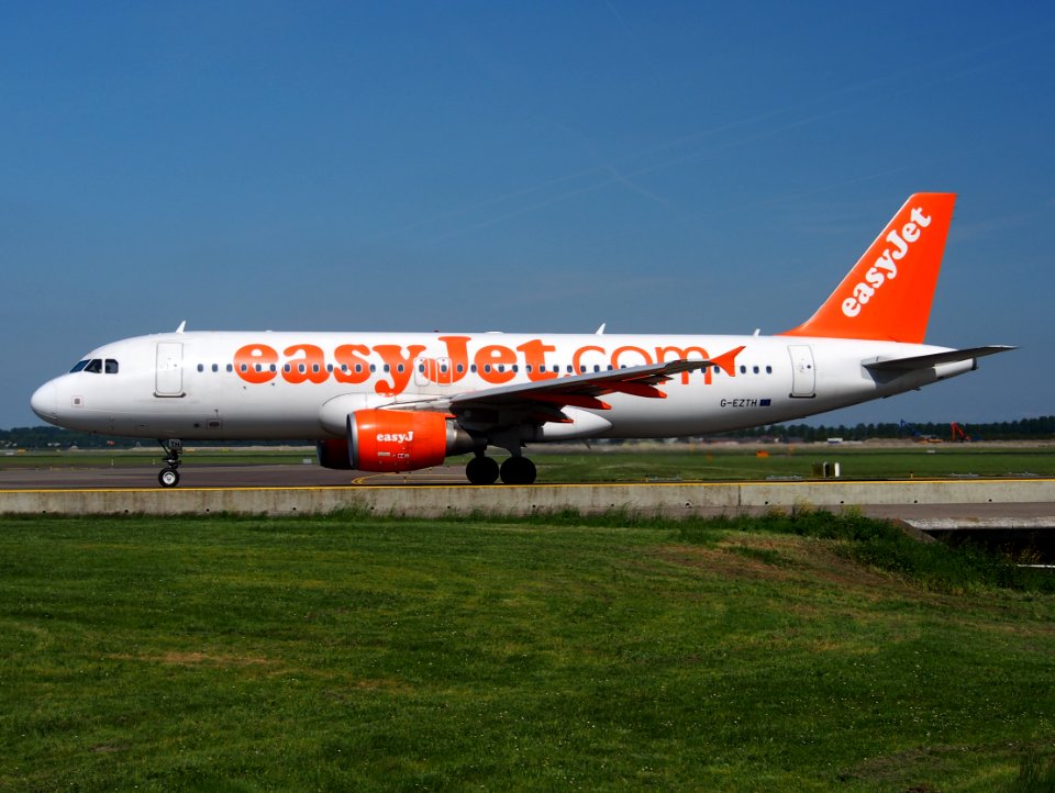 G-EZTH easyJet Airbus A320-214 - cn 3953 at Schiphol (AMS - EHAM), The Netherlands, 16may2014, pic-2