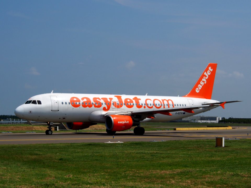 G-EZTG easyJet Airbus A320-214 - cn 3946 pic2