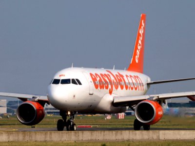 G-EZMH easyJet Airbus A319-111 - cn 2053 pic4