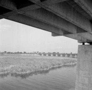 Gezicht vanonder de brug, Bestanddeelnr 254-4704