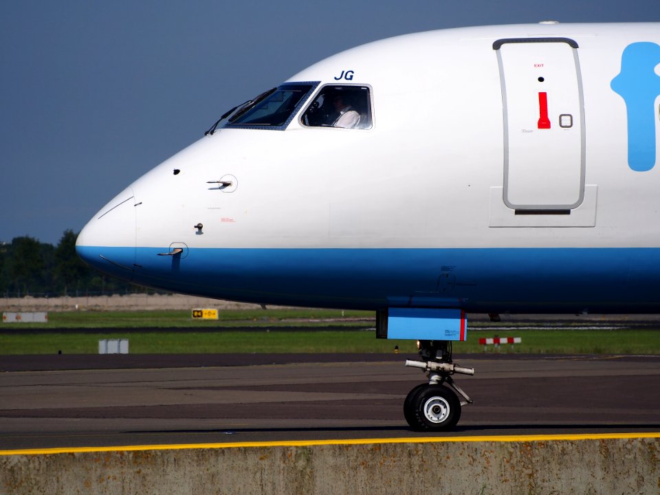 G-FBJG Flybe Embraer ERJ-175STD (ERJ-170-200) - cn 17000344 at Schiphol (AMS - EHAM), The Netherlands, 16may2014, pic-2