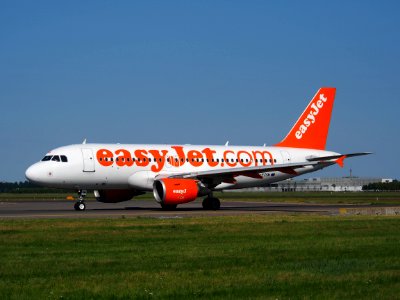 G-EZSM easyJet Airbus A319-111 - cn 2062 pic1