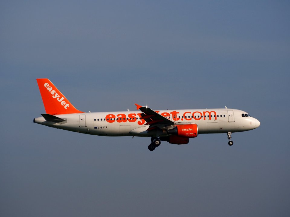 G-EZTA landing at Schiphol (AMS - EHAM), The Netherlands, pic2