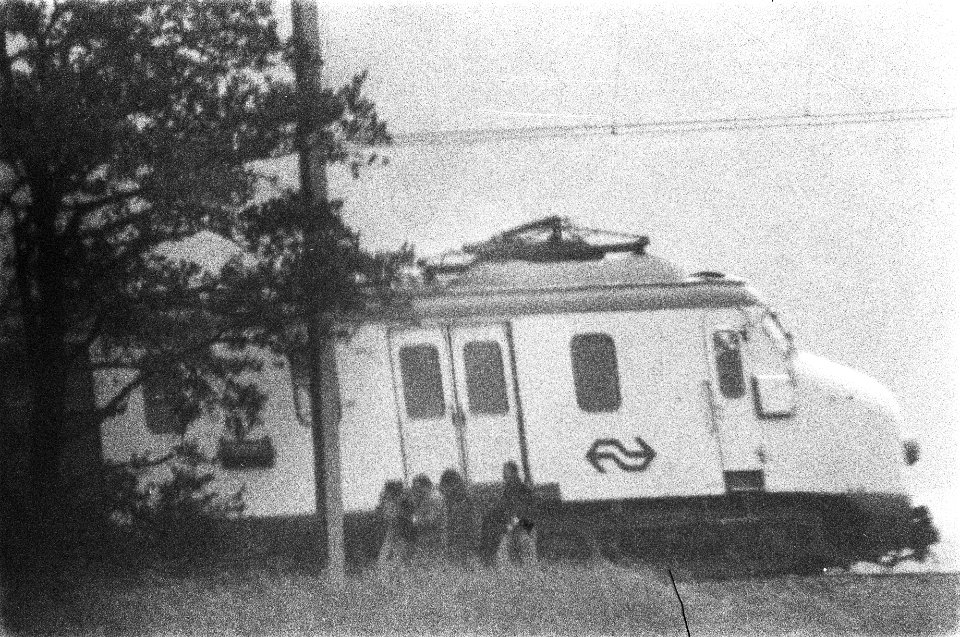 Gijzeling trein bij De Punt voedsel bij trein, Bestanddeelnr 929-2203