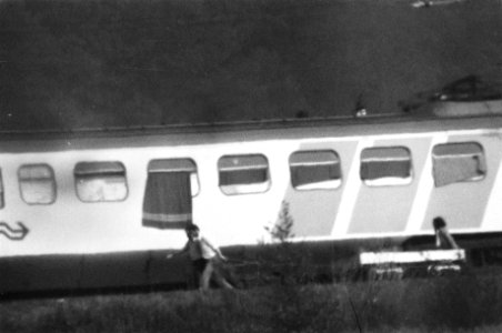 Gijzeling trein bij De Punt voedsel bij trein, Bestanddeelnr 929-2201
