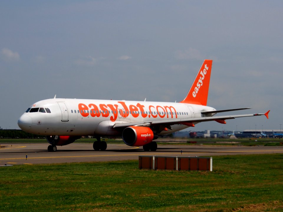G-EZTG easyJet Airbus A320-214 - cn 3946 pic1