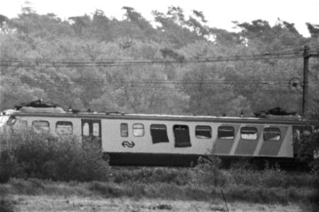 Gijzeling trein in De Punt gijzelaar kijkt uit raam van de trein, Bestanddeelnr 929-2133