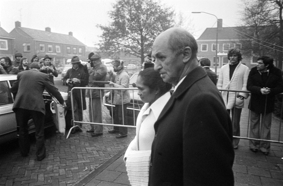 Gijzeling in trein in Wijster Manusama en mevrouw Soumokil bij beleidscentrum i, Bestanddeelnr 928-3196