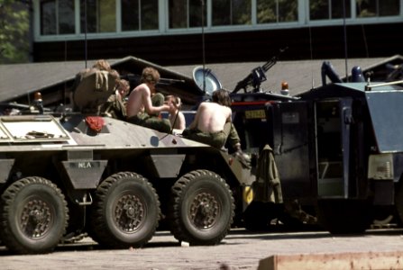 Gijzeling trein en school in de Punt , Bovensmilde afzettingen etc., Bestanddeelnr 254-9946