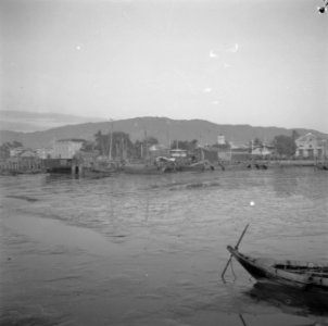 Gezicht vanuit zee op Georgetown, Penang, Bestanddeelnr 255-6752
