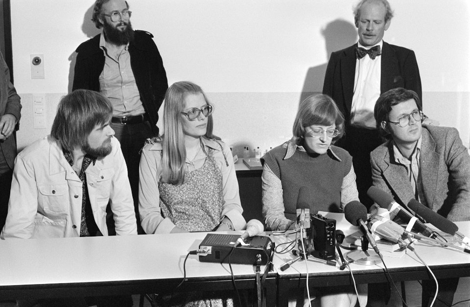 Gijzeling trein in De Punt persconferentie vrijgelaten gijzelaars Nellie Ellen, Bestanddeelnr 934-6623
