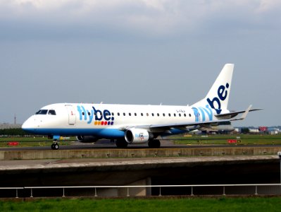 G-FBJI Flybe Embraer ERJ-175STD (ERJ-170-200) - cn 17000355 taxiing 14july2013 pic-001