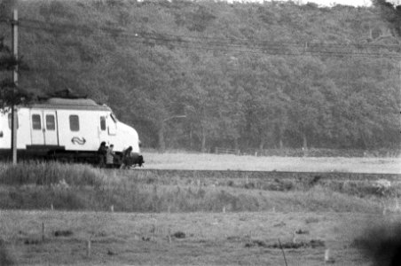 Gijzeling in trein bij De Punt (14e dag) kapers en bemiddelaars, Bestanddeelnr 929-2107