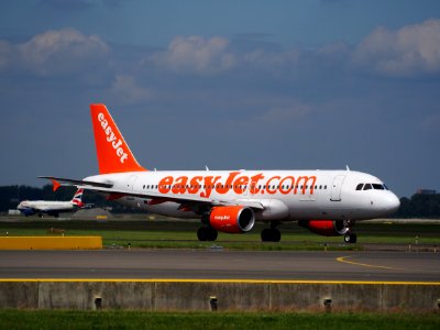 G-EZTX easyJet Airbus A320-214 taxiing at Schiphol (AMS - EHAM), The Netherlands, 18may2014, pic-1