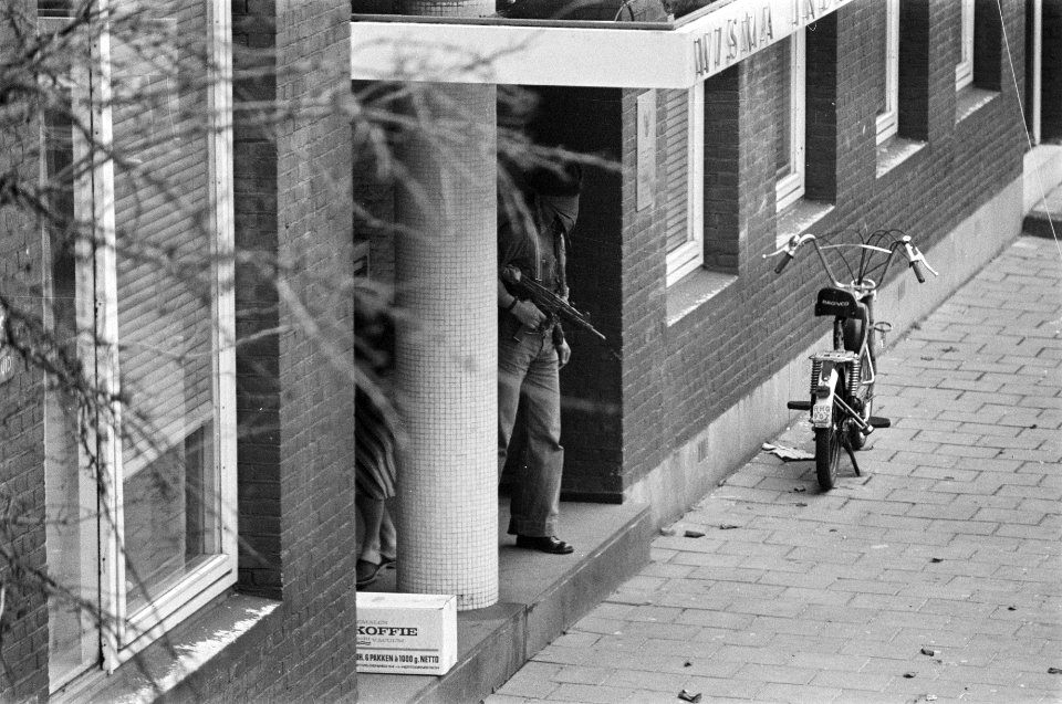 Gijzeling in Indonesisch Consulaat te Amsterdam door Zuid-Molukkers nr. 10 een, Bestanddeelnr 928-3179
