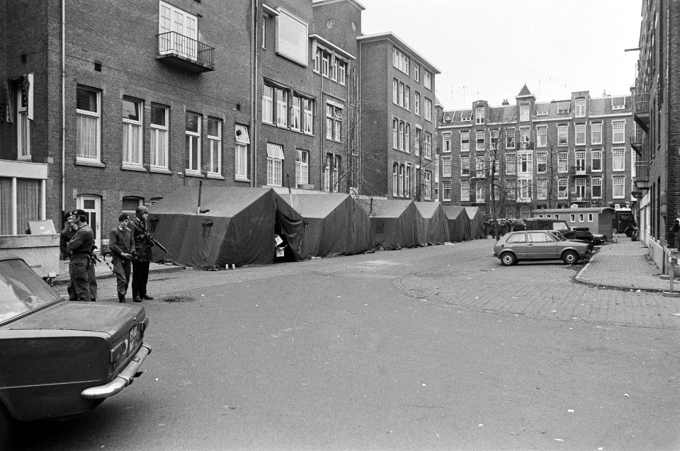 Gijzeling Indonesische Consulaat Amsterdam (derde en vierde dag) 15 tentenkamp, Bestanddeelnr 928-3130