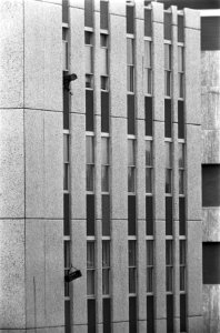 Gijzelingsdrama Den Haag voedsel wordt naar boven gehesen, Bestanddeelnr 927-4575