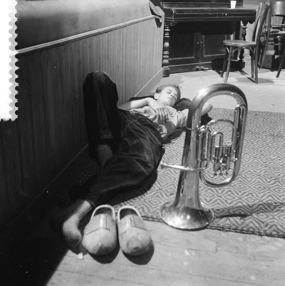 Giethoornse muzikant die meewerkt aan de film Bert Haanstra, Bestanddeelnr 909-7530