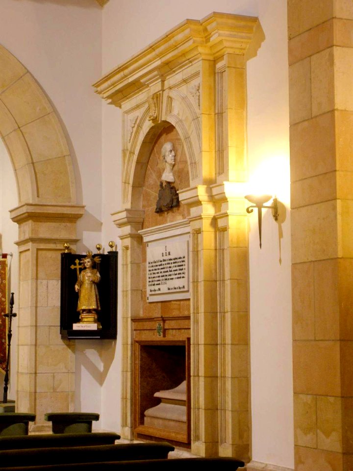 Gijón - Capilla de los Remedios - Sepulcro de Jovellanos