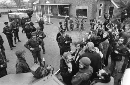 Gijzeling in trein bij Wijster door Zuid-Molukkers journalisten protesteren bij, Bestanddeelnr 928-3177