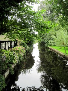 Giethoorn canal photo