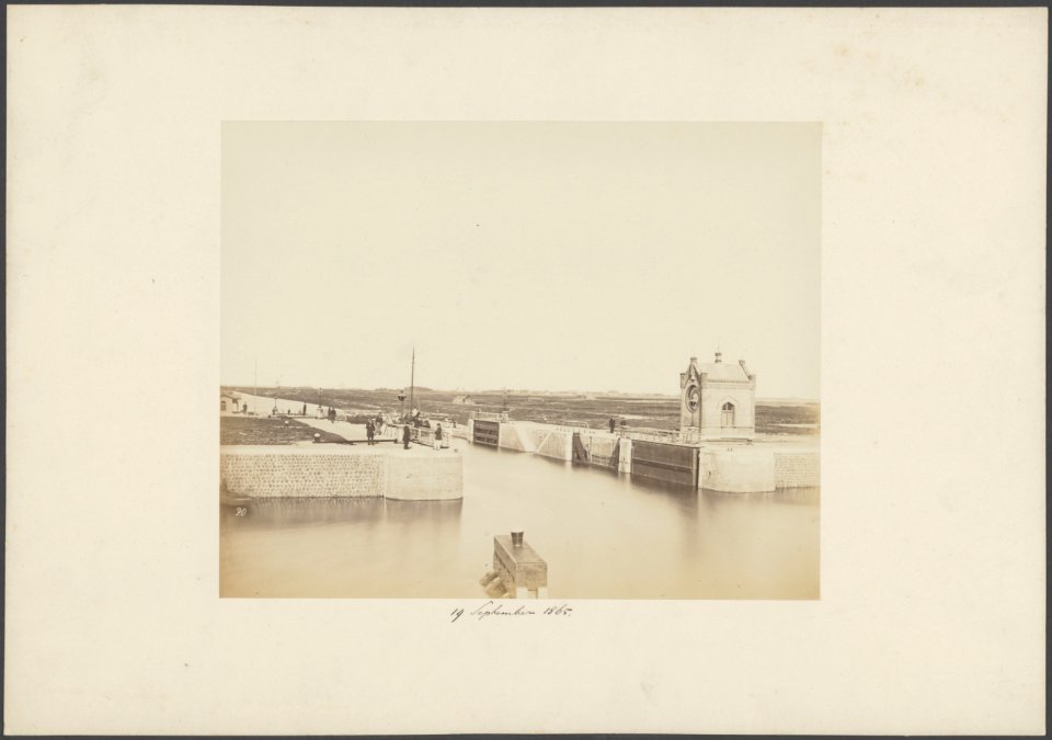 Gezicht op een geopende sluis, Bestanddeelnr 417