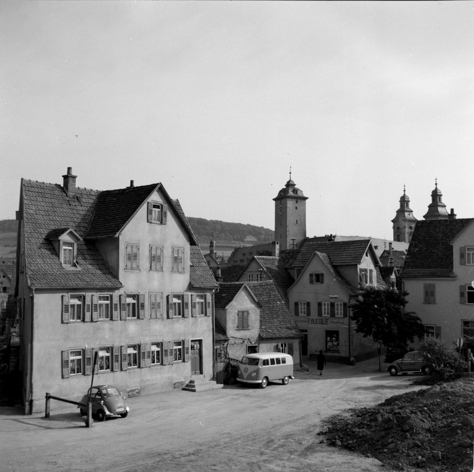 Gezicht op het oude deel van Bad Mergentheim met op de achtergrond kasteel Merge, Bestanddeelnr 254-4543