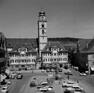 Gezicht op het marktplein met het beeld van Wolfgang Schutzbar en de Milchlingbr, Bestanddeelnr 254-4528