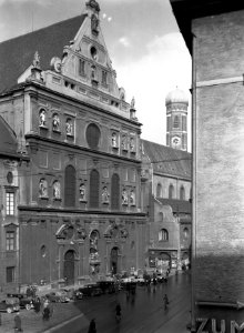 Gezicht op de St Michael Kerk vanuit de hoekwoning, Bestanddeelnr 190-1386