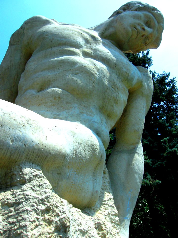 Gigantul, Storck 01