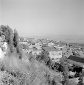 Gezicht op de stad Safad (Safed) vanaf een heuvel, Bestanddeelnr 255-3972 photo