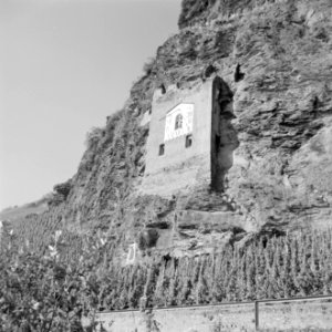 Gezicht op de zonnewijzer in de wijngaard Wehlener Sonnenuhr, Bestanddeelnr 254-4104