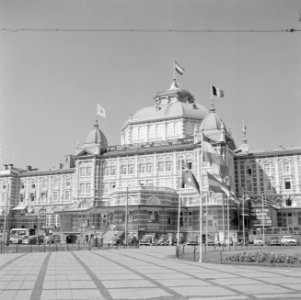 Gezicht op het Kurhaus in Scheveningen vanaf het Gevers Deynootplein, Bestanddeelnr 254-4010
