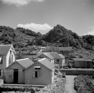 Gezicht op het dorp Windwardside op Saba, Bestanddeelnr 252-8252