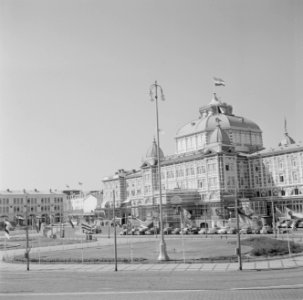 Gezicht op het Kurhaus in Scheveningen vanaf het Gevers Deynootplein, Bestanddeelnr 254-4008