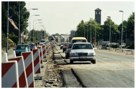 Gezicht op de Rijksstraatweg, oostzijde, ziende naar het zuiden, tijdens reconstructiewerkzaamheden. NL-HlmNHA 54037217