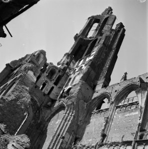 Gezicht op de toren van de Grote- of St Eusebiuskerk vanuit de kerk, Bestanddeelnr 900-4426