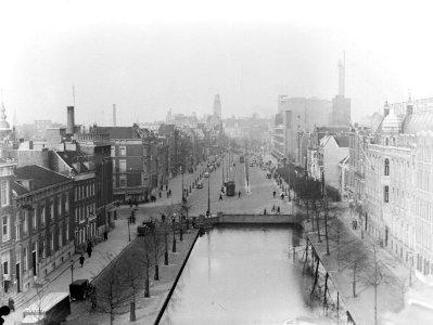 Gezicht op de Schiedamsesingel in Rotterdam. Rechtsachter warenhuis de Bijenkorf, Bestanddeelnr 189-1139