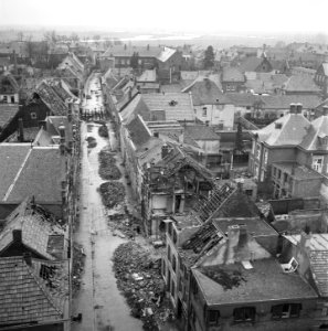 Gezicht op de vernielingen in de binnenstad van Roermond, Bestanddeelnr 900-2313