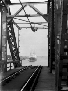 Gezicht vanaf de Hembrug over het Noordzeekanaal, Bestanddeelnr 189-0479