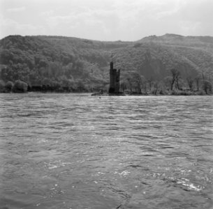 Gezicht op de Binger Mäuseturm, Bestanddeelnr 254-1159