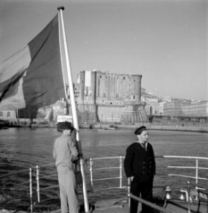 Gezicht op Napels vanaf een boot, Bestanddeelnr 252-0072
