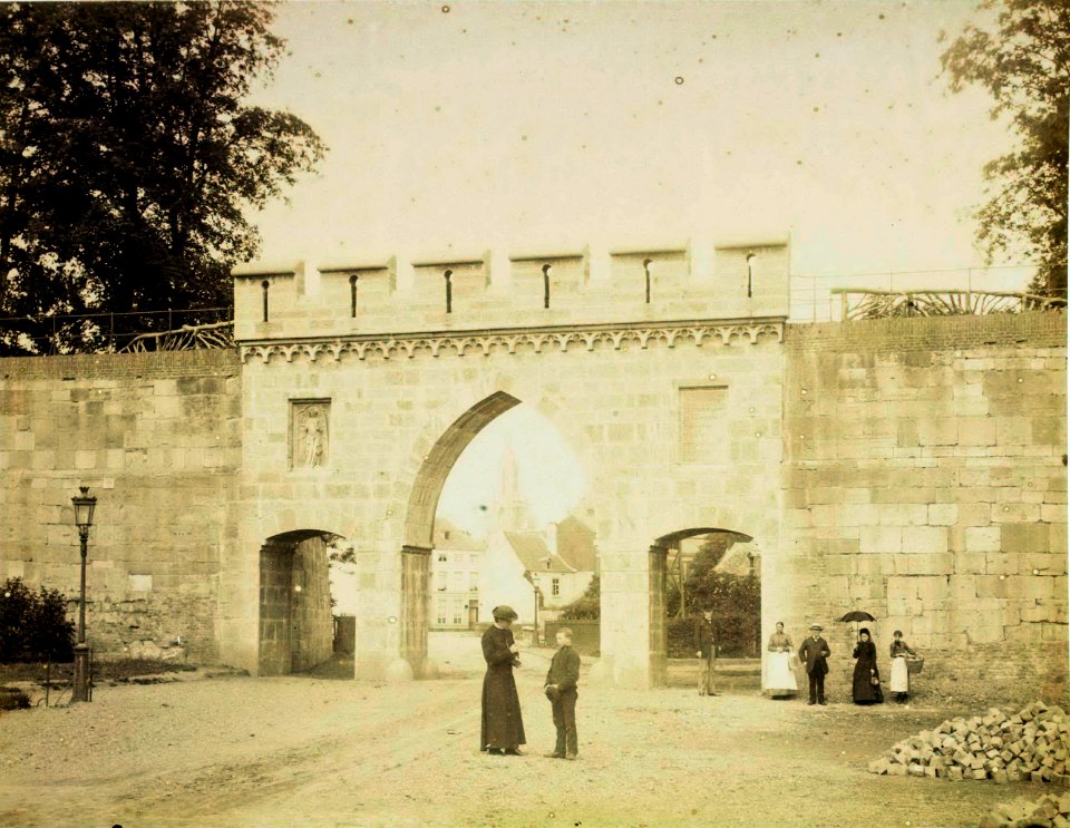 Gezicht op Poort Waerachtig, Maastricht (1893)