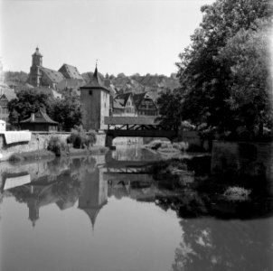 Gezicht op Schwäbisch Hall aan de Kocher met op de achtergrond de Sint Michael k, Bestanddeelnr 254-4504