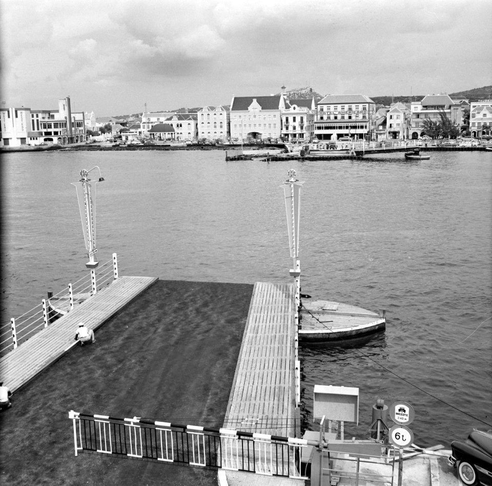 Gezicht op Otrobanda in Willemstad, Bestanddeelnr 252-2880