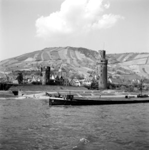 Gezicht op Oberwesel met de Mainz voor anker, Bestanddeelnr 254-1146