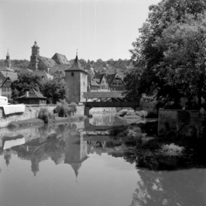 Gezicht op Schwäbisch Hall aan de Kocher met op de achtergrond de Sint Michael k, Bestanddeelnr 254-4502